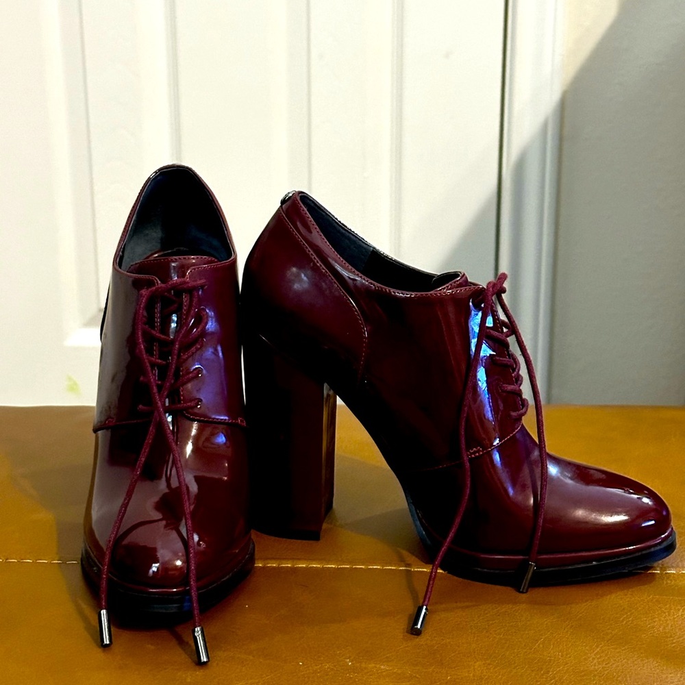 Guess Block Heels w/tie